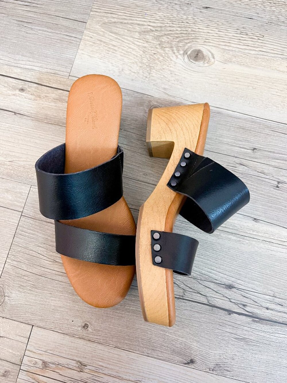 Universal Thread Black Leather Two-Band Wood Block Heel Sandals
